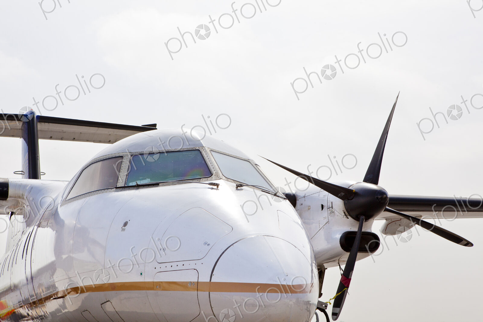 Nose cone and front view of a propeller aircraft