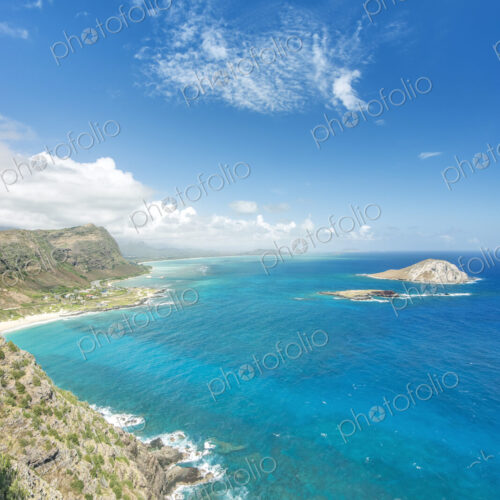 Oahu, View along the landscape of the North Shore from Makapuu Point, cliffs and…