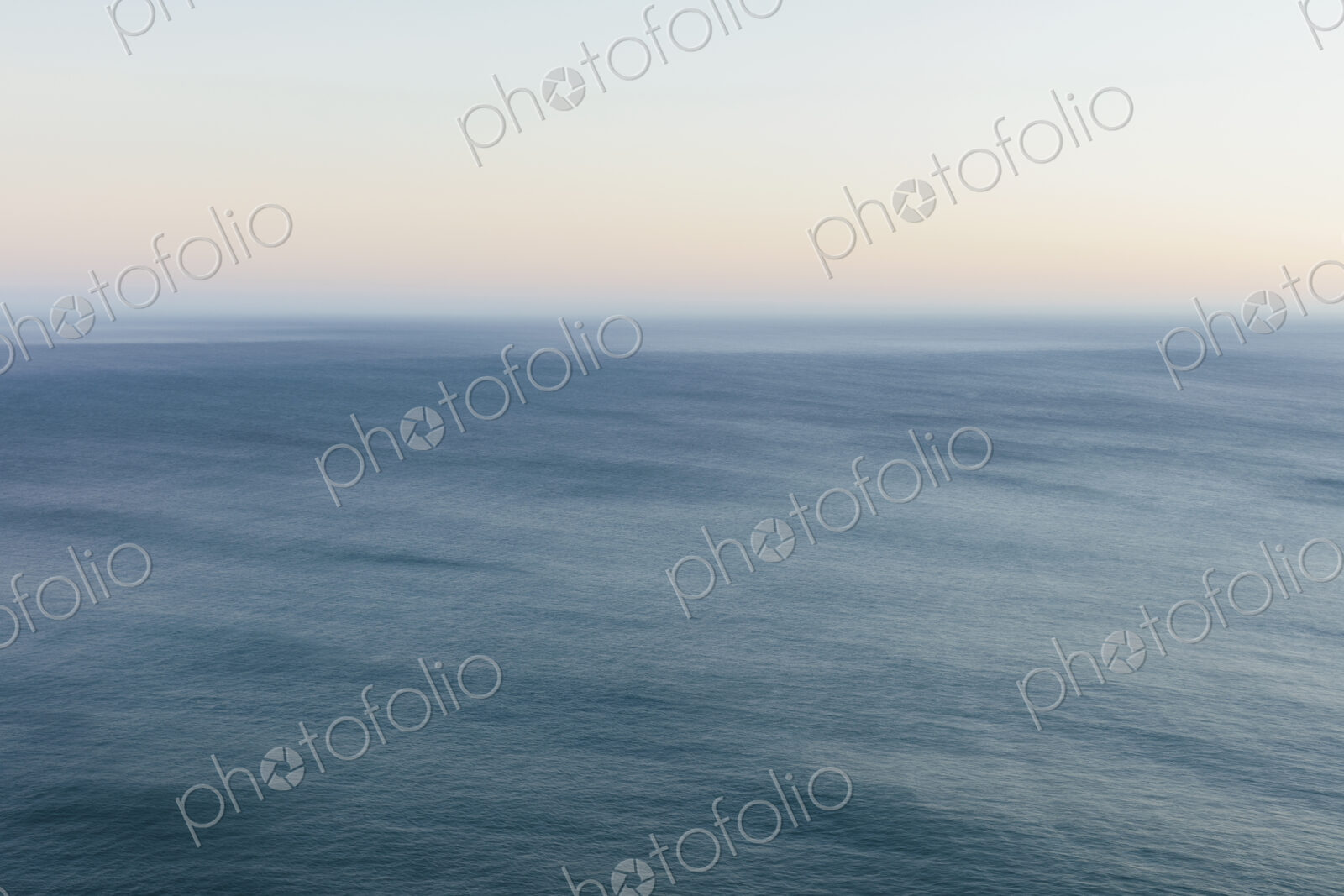 Ocean seascape, view to the horizon over the water surface.