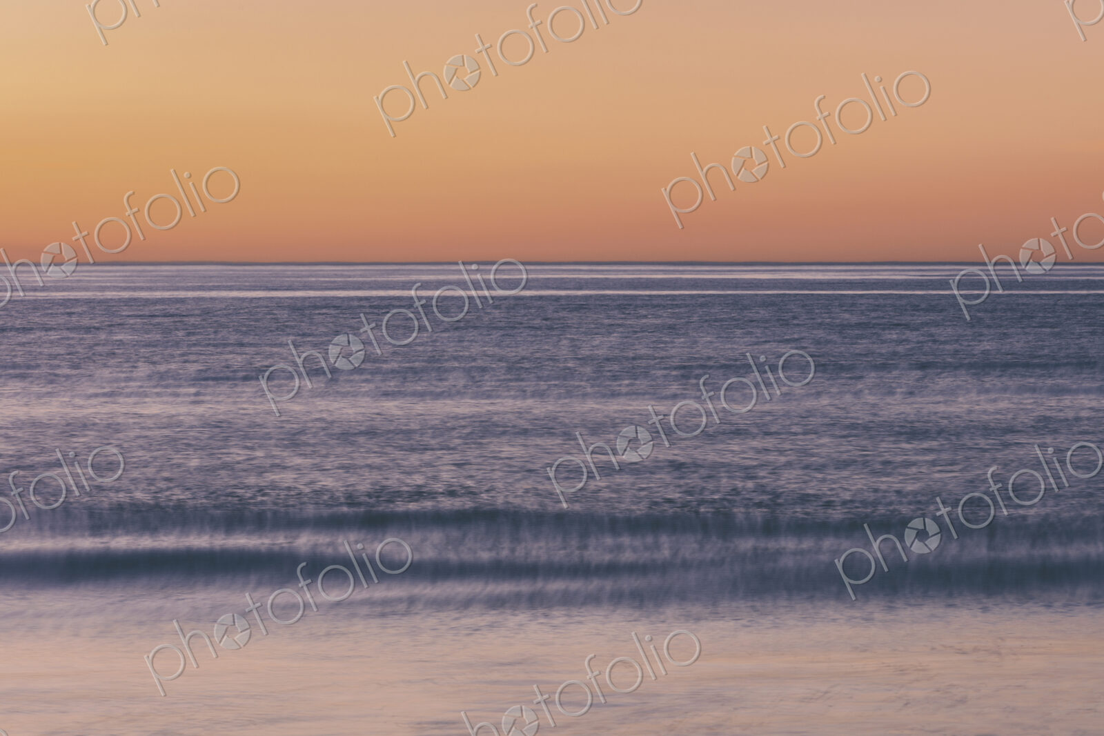 Ocean seascape, view to the horizon over the water surface.