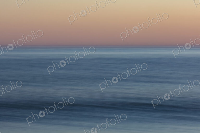 Ocean seascape, view to the horizon over the water surface.