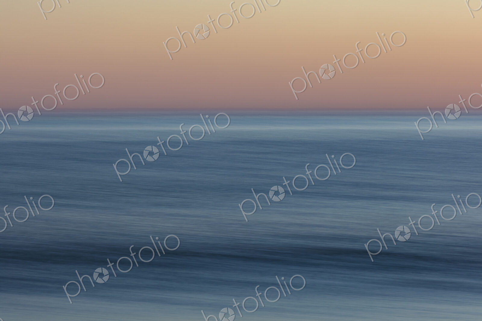 Ocean seascape, view to the horizon over the water surface.