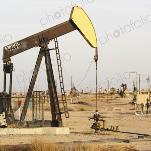 Oil rigs in the Midway-Sunset oil fields, the largest in California. Oil rigs in the Midway-Sunset oil fields, the largest in California.