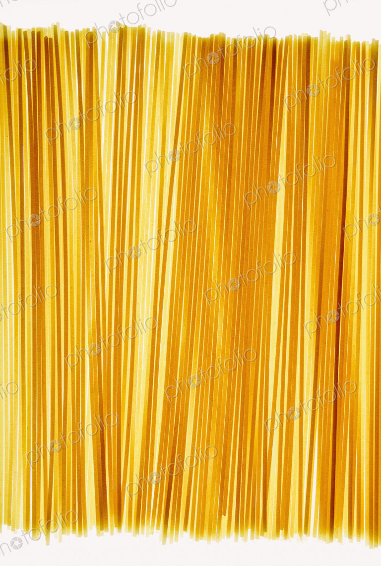Organic spaghetti pasta noddles (pasta is made of organic durum wheat semolina)