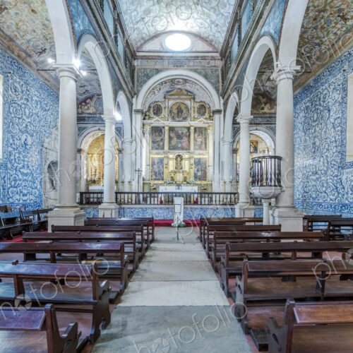 Ornate arches and pews in Iglesia de Santa Maria, Obidos, Leiria, Portugal Ornate arches and pews in Iglesia de Santa Maria, Obidos, Leiria, Portugal