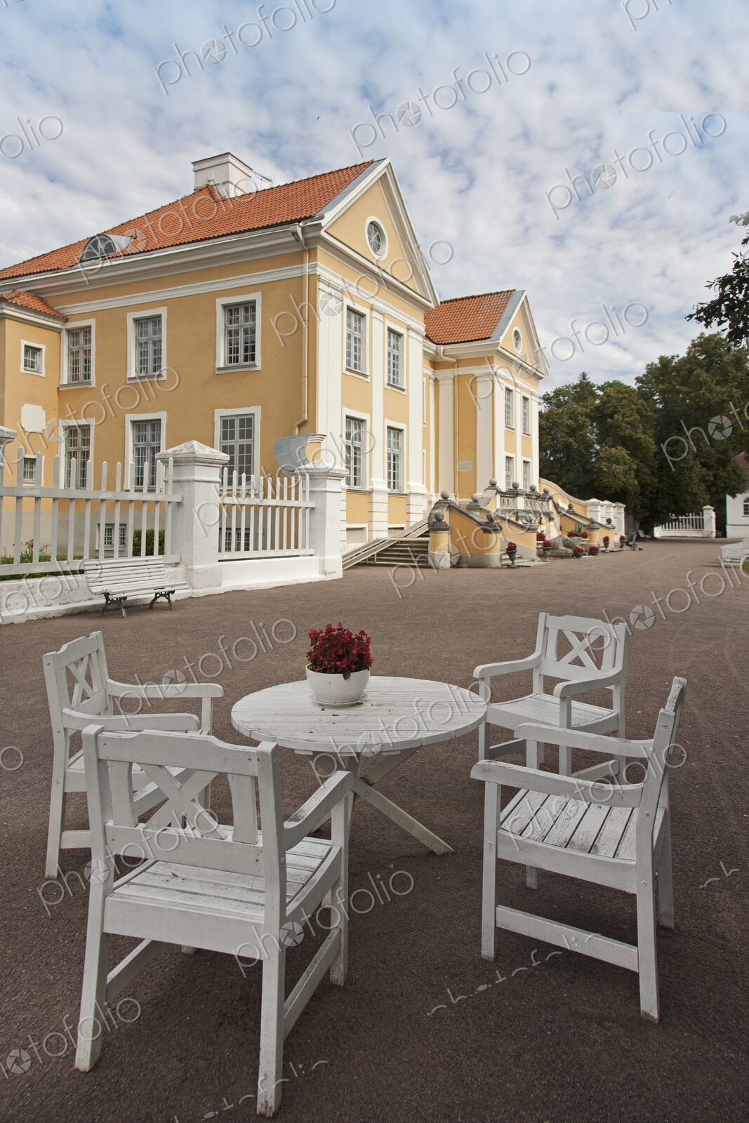 Outdoor Table and Chairs at Palmse Manor
