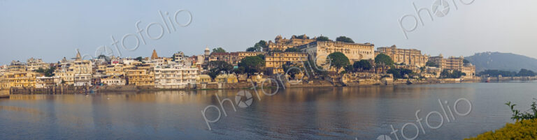 Panoramic view of the Lake Pichola and the historic buildings of the city Palace