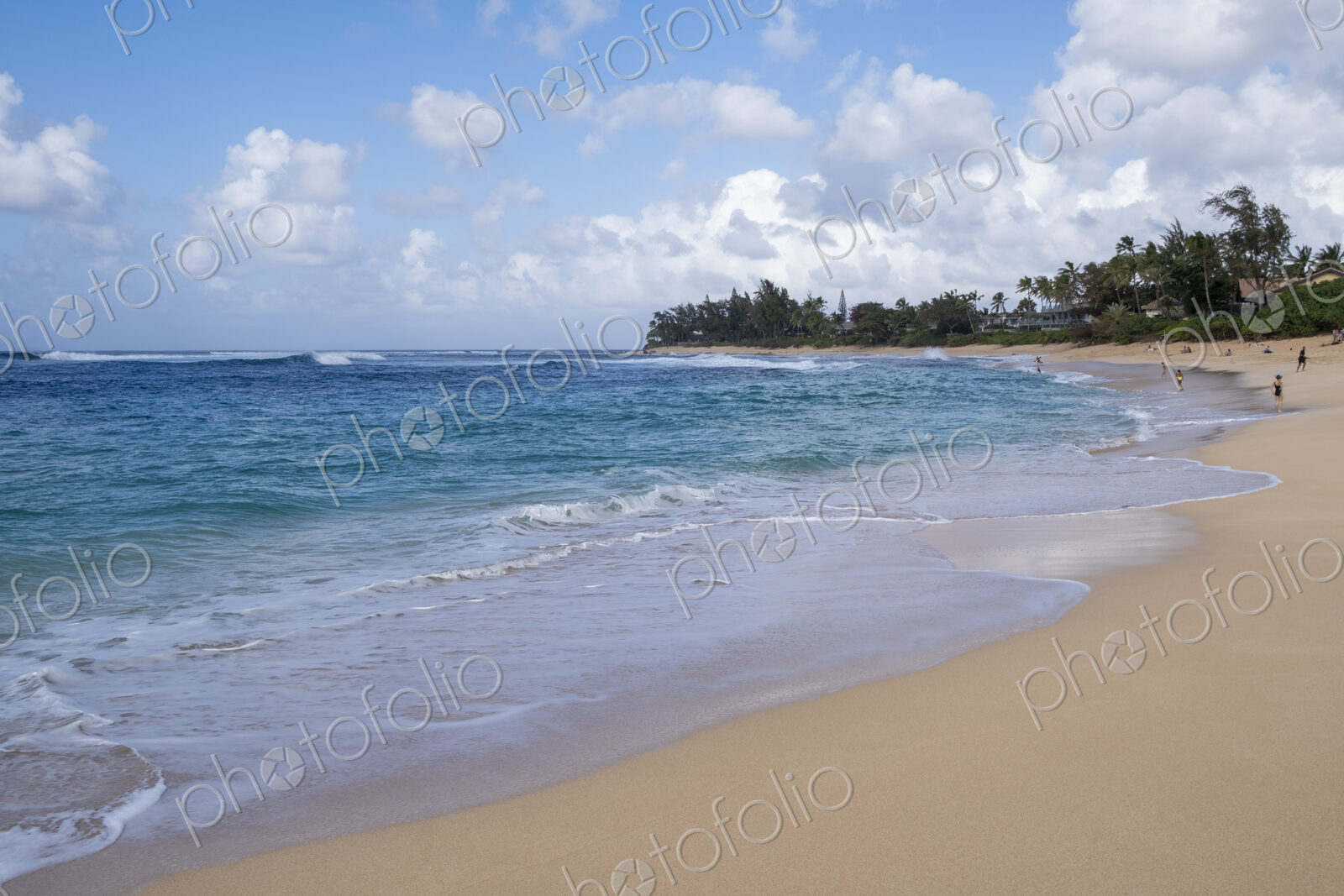 People in the distance on Waimea Bay Beach, North Shore, Oahu