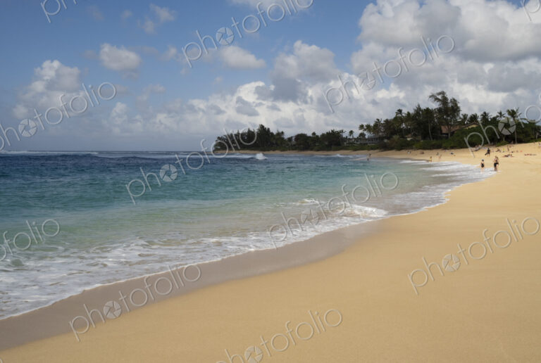 People in the distance on Waimea Bay Beach, North Shore, Oahu