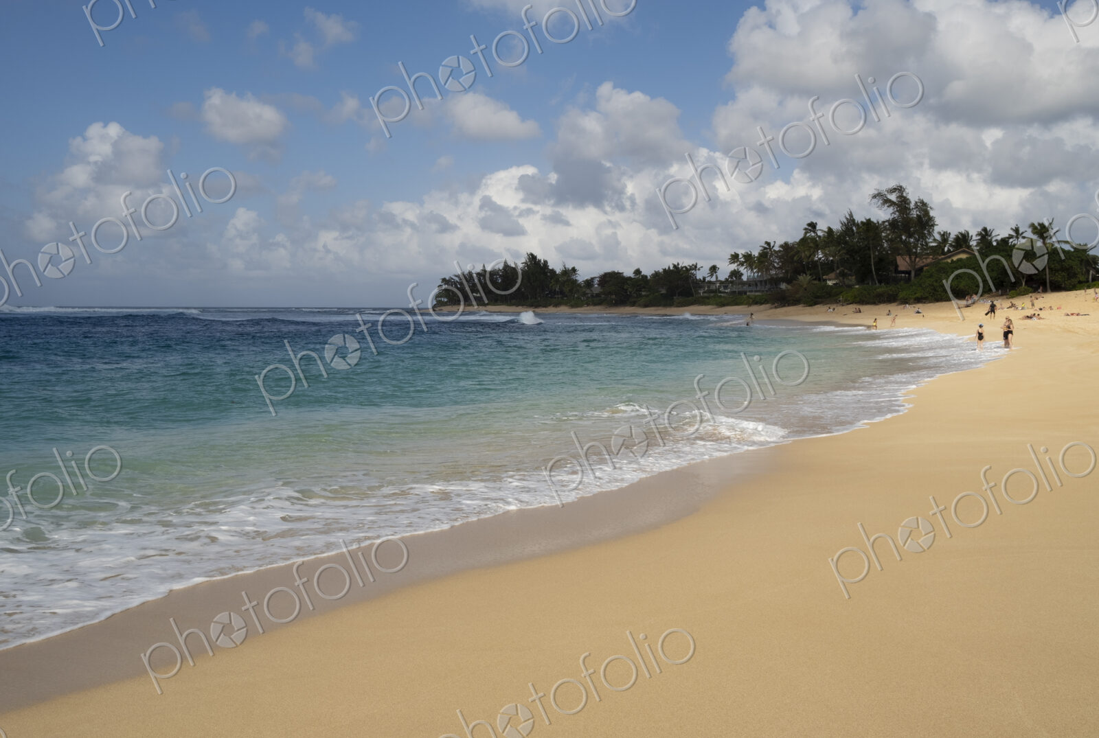 People in the distance on Waimea Bay Beach, North Shore, Oahu