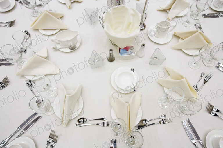 Place settings on round table