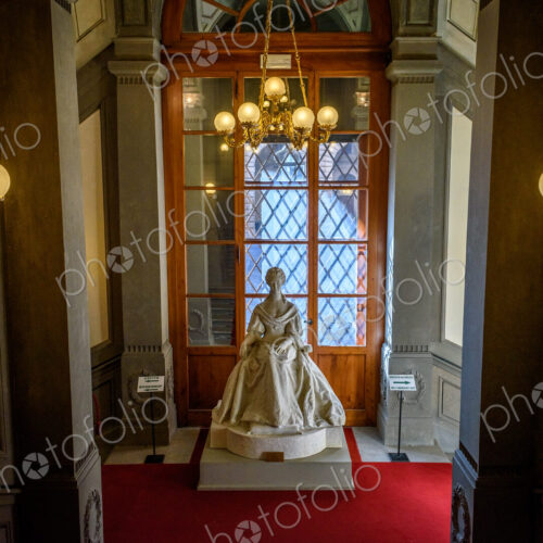 Plaster sculpture of the Palatine Electress by Ivo Barbaresi on the Poccianti Grand…