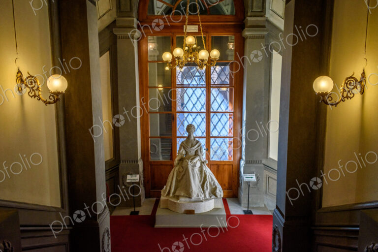 Plaster sculpture of the Palatine Electress by Ivo Barbaresi on the Poccianti Grand…