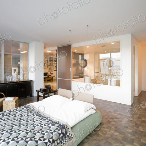 Platform bed in modern bedroom