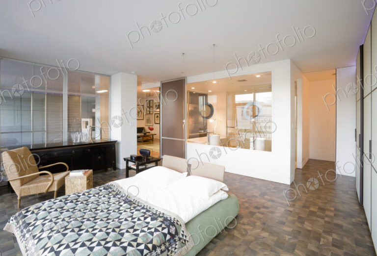 Platform bed in modern bedroom