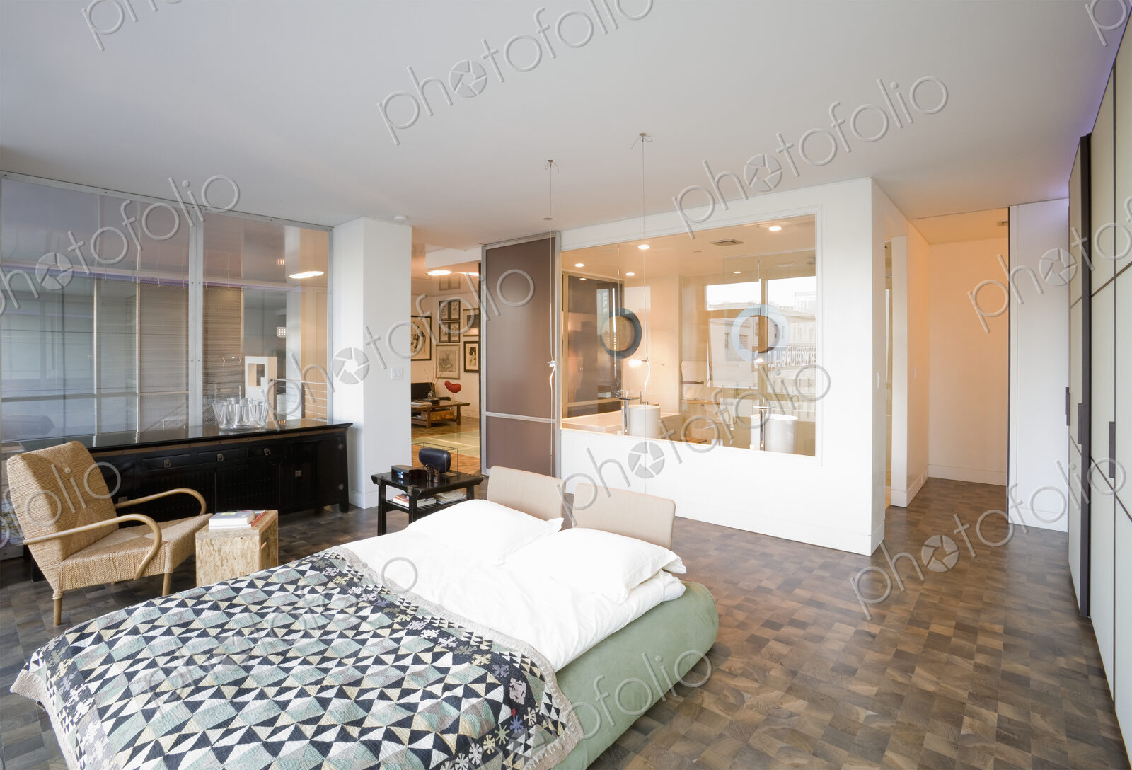 Platform bed in modern bedroom