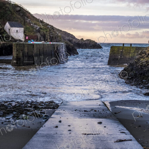 Porthgain Harbour and public house on the harbour wall, Porthgain, Pembrokeshire, Wales