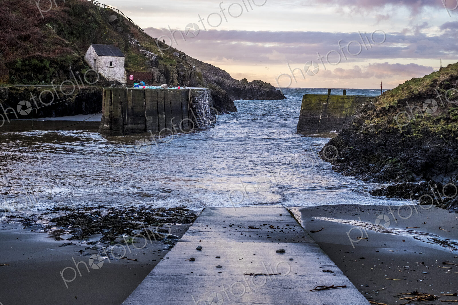 Porthgain Harbour and public house on the harbour wall, Porthgain, Pembrokeshire, Wales