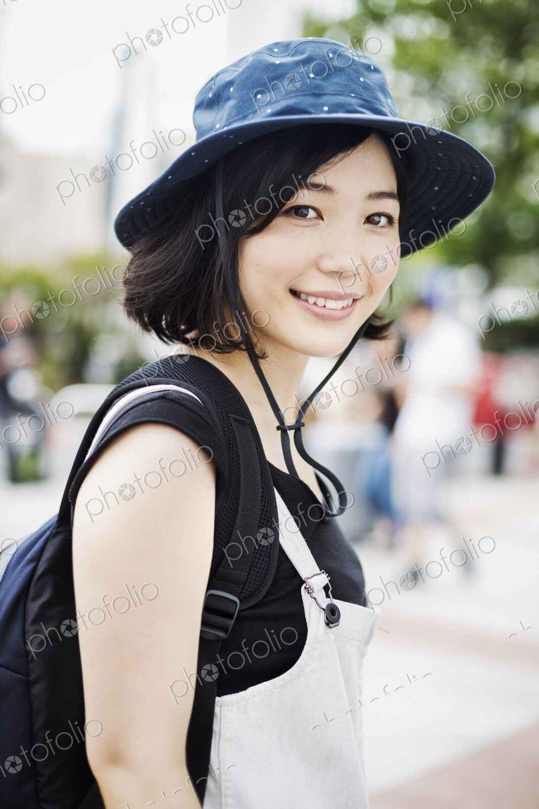 Portrait of a smiling young woman wearing a hat.