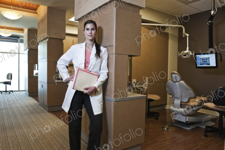 Portriat of an Hispanic dentist in her dental office.