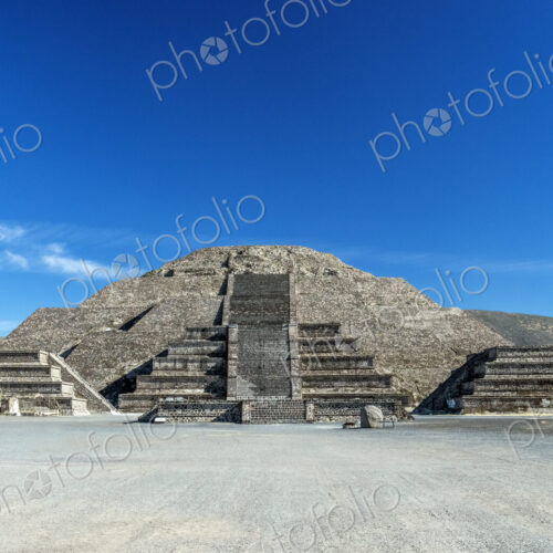 Pyramid ruins under blue sky, San Juan Teotihuacan, State of Mexico, Mexico Pyramid ruins under blue sky, San Juan Teotihuacan, State of Mexico, Mexico