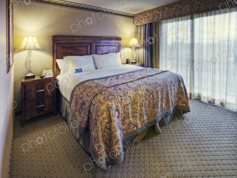 Queen Bedroom Set in Hotel Room