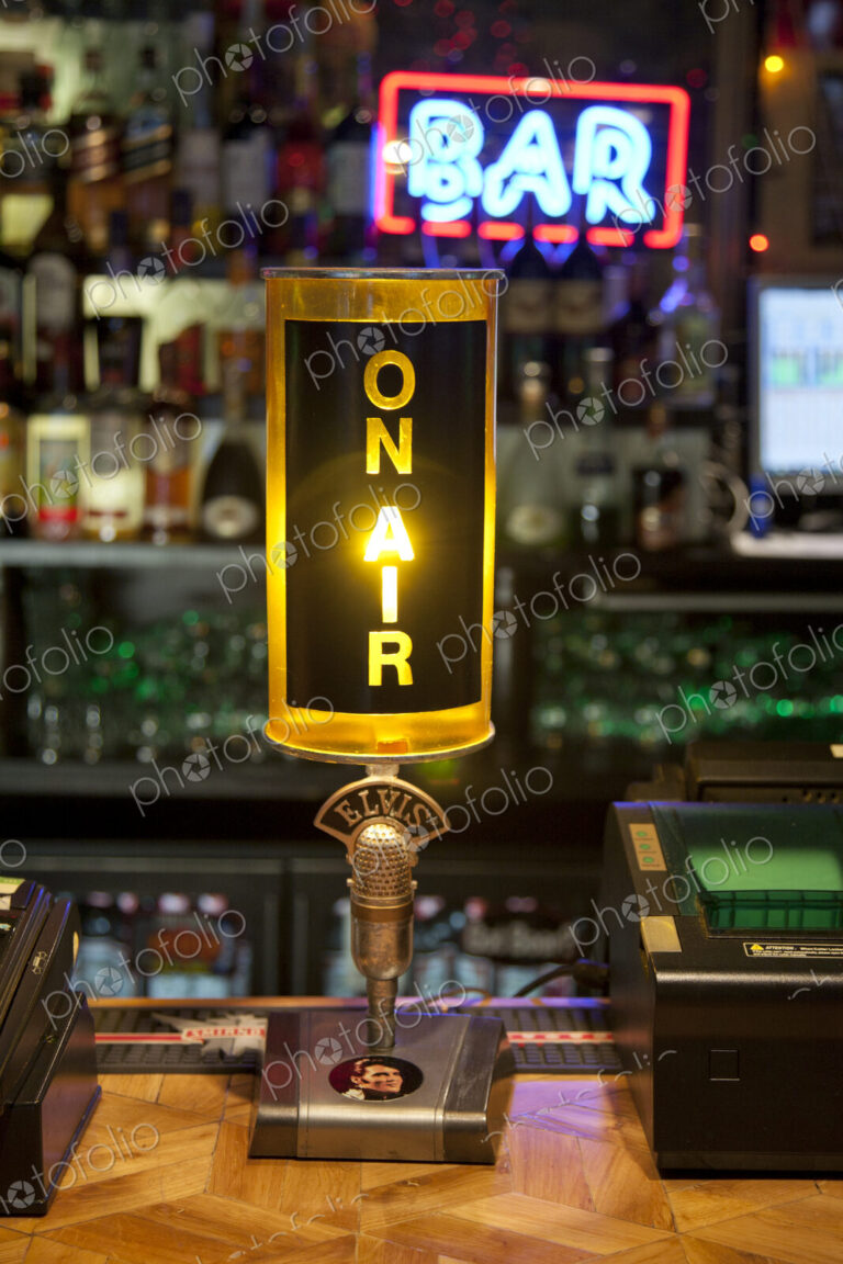 Radio Style Lamp in a Bar