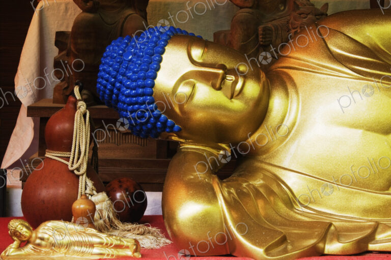 Reclining Buddha Statue