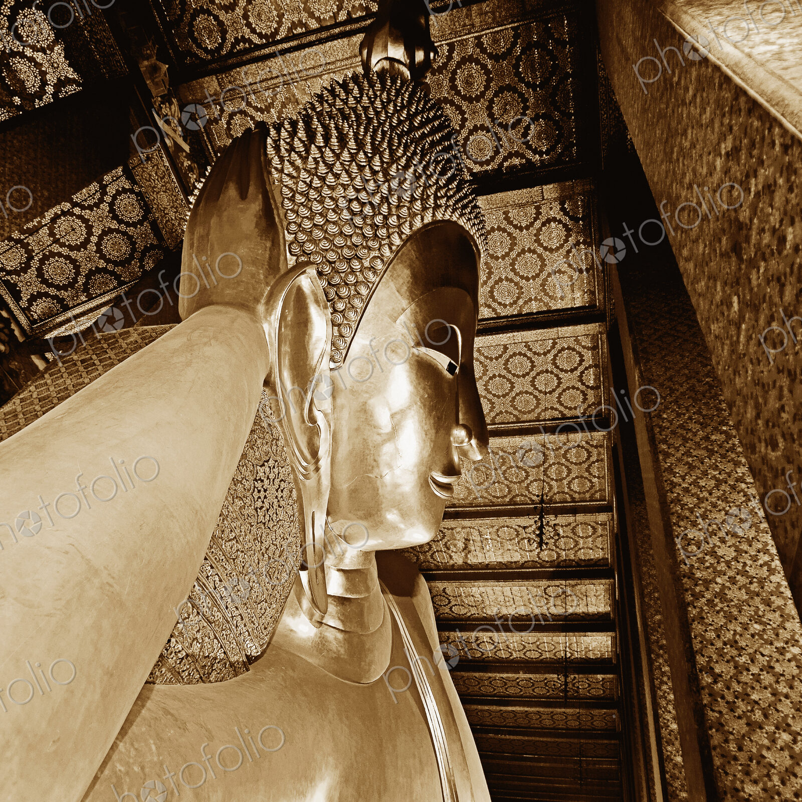 Reclining Buddha Statue