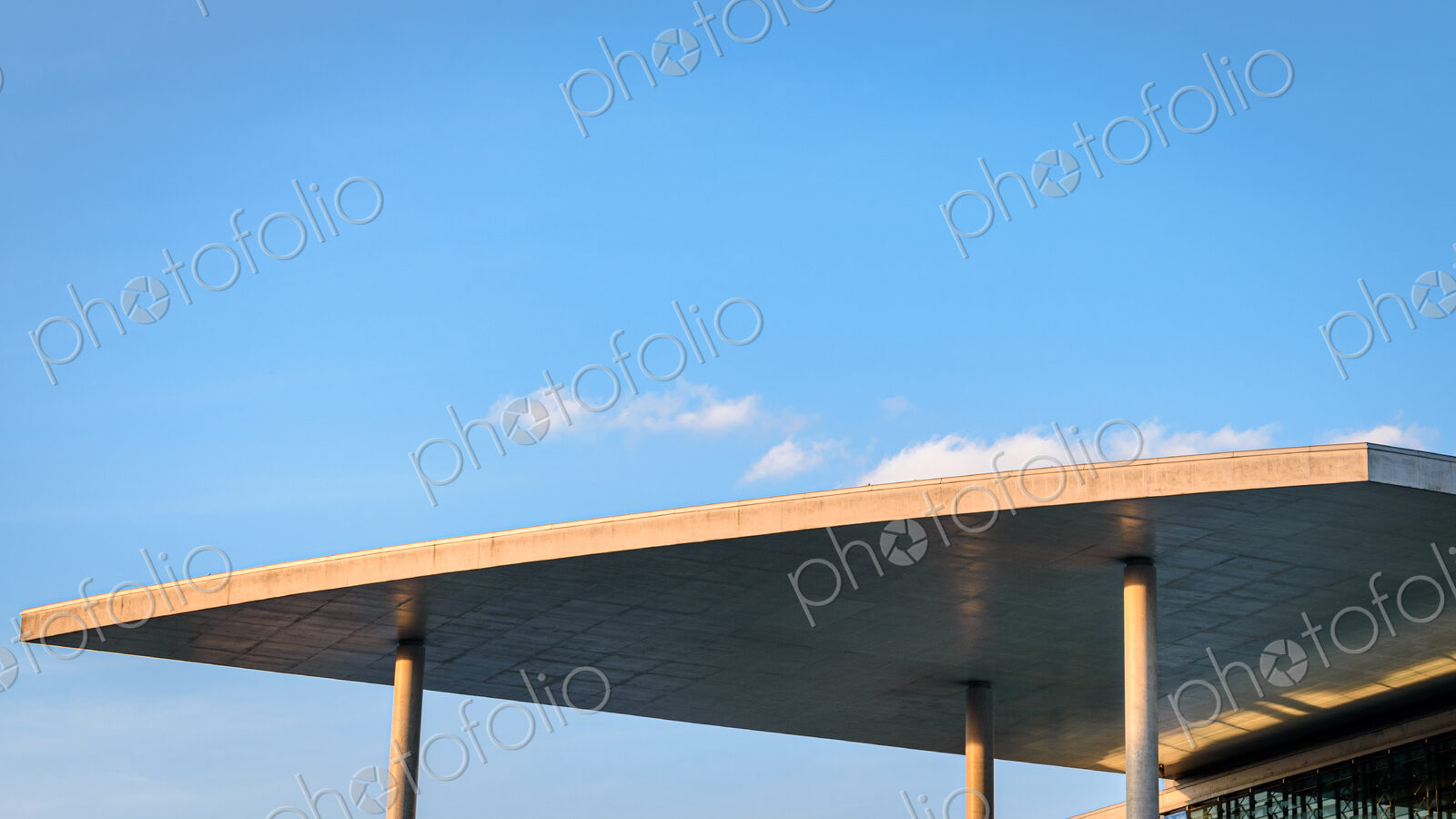 Roof of the Paul Loebe Building, the office building of the German parliament, in…
