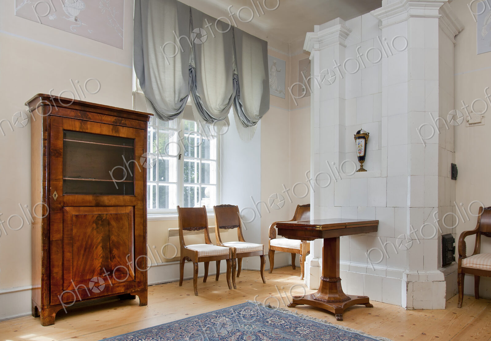 Room With Classic Furniture and Decor