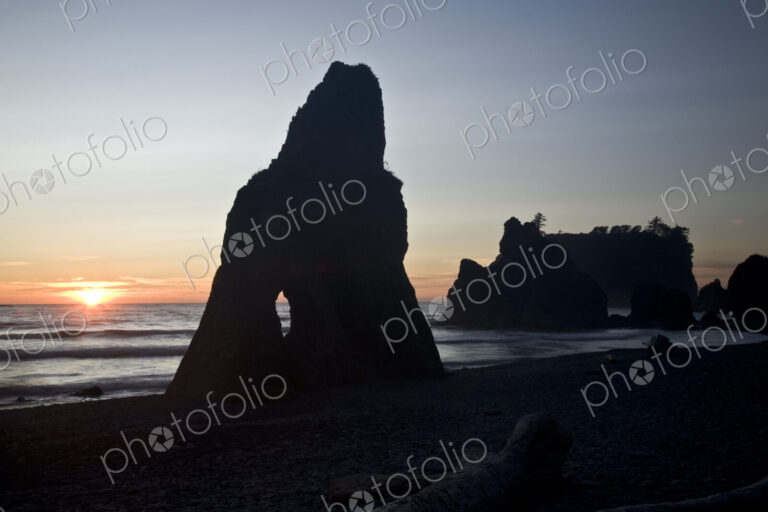 Ruby Beach at sunset, a rock arch and offshore island