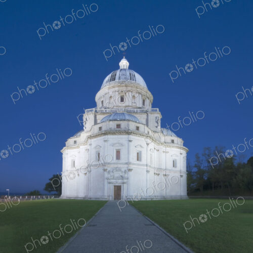 Santa Maria della Consolazione Church in Todi, the pale exterior lit up. Santa Maria della Consolazione Church in Todi, the pale exterior lit up.