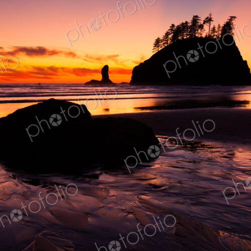 Second Beach at sunset in Olympic National Park, Washington, USA Second Beach at sunset in Olympic National Park, Washington, USA