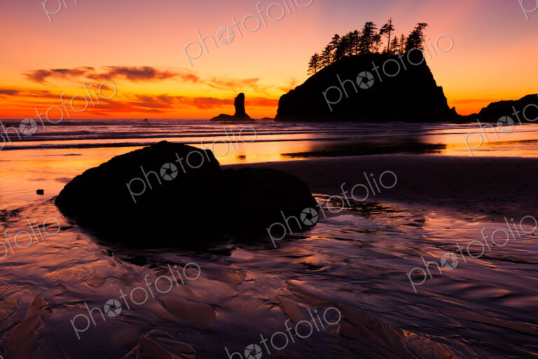 Second Beach at sunset in Olympic National Park, Washington, USA