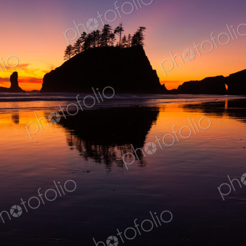 Second Beach at sunset in Olympic National Park, Washington, USA Second Beach at sunset in Olympic National Park, Washington, USA