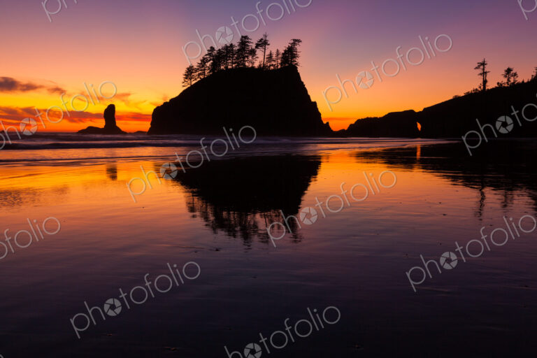 Second Beach at sunset in Olympic National Park, Washington, USA