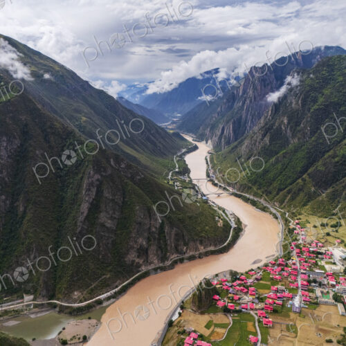 Sichuan Tibet Border Jinsha River Bordering Tibet, Gangtuocun, Sichuan Province, Kham…
