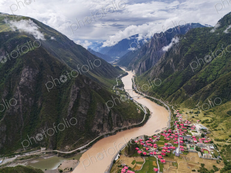Sichuan Tibet Border Jinsha River Bordering Tibet, Gangtuocun, Sichuan Province, Kham…