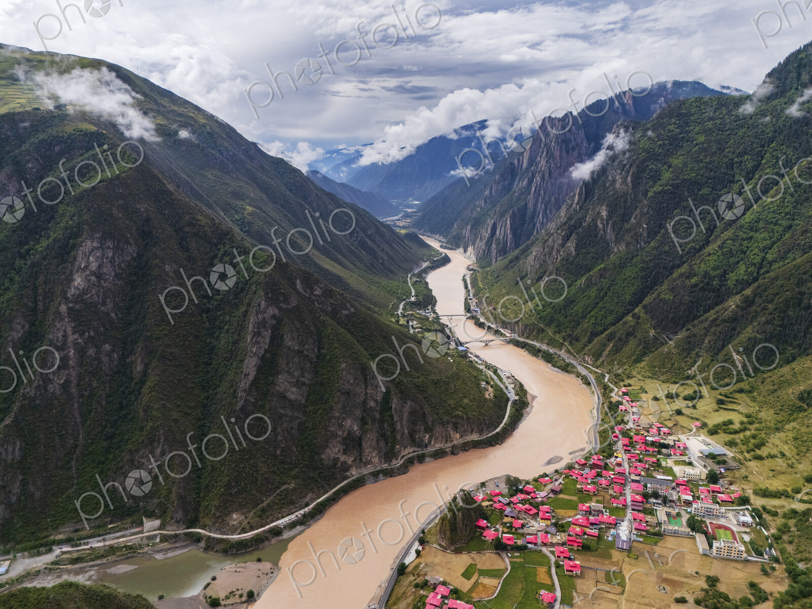 Sichuan Tibet Border Jinsha River Bordering Tibet, Gangtuocun, Sichuan Province, Kham…