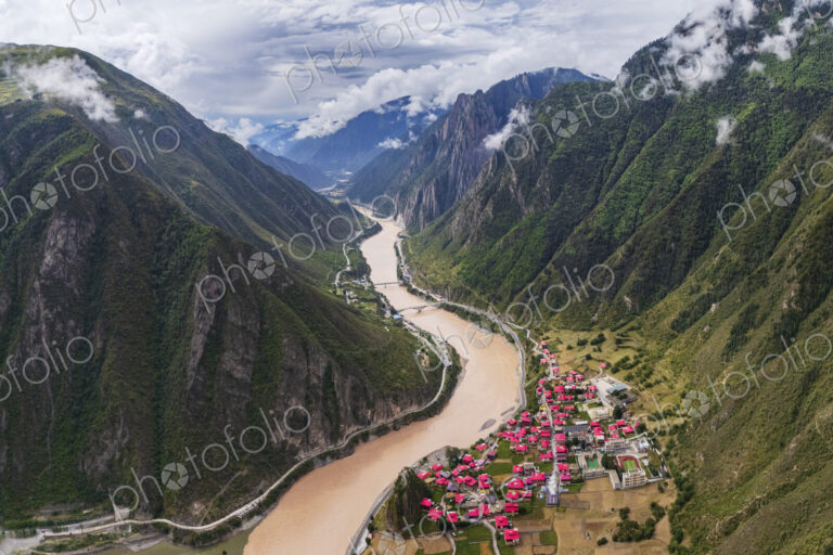 Sichuan Tibet Border Jinsha River Bordering Tibet, Gangtuocun, Sichuan Province, Kham…