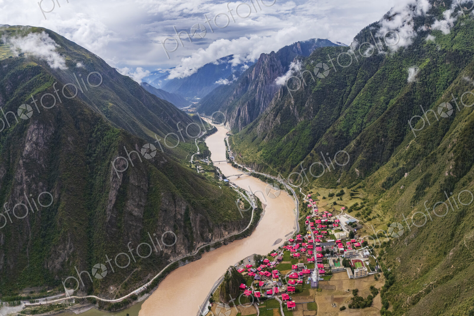 Sichuan Tibet Border Jinsha River Bordering Tibet, Gangtuocun, Sichuan Province, Kham…
