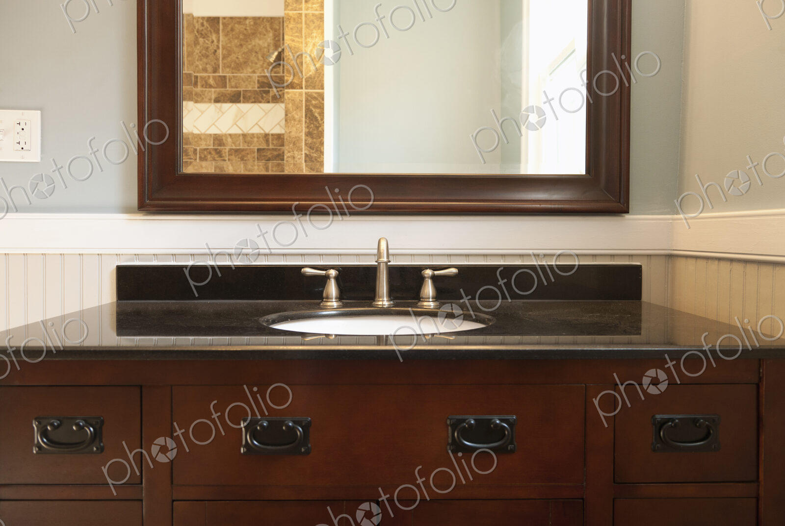 Sink, drawers and mirror in bathroom