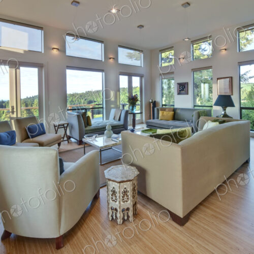 Spacious Upscale Living Room