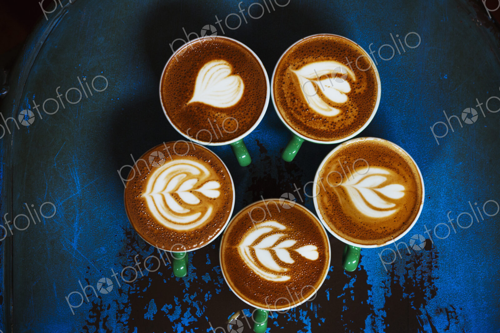 Specialist coffee shop. Cups of coffee with patterns in the froth on the top.