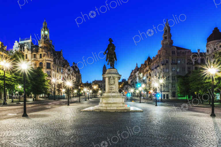 Statue in Avienda dos Aliados, Porto, Porto, Portugal