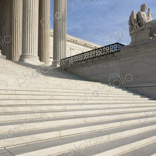 Steps and Statue of the Supreme Court Building Steps and Statue of the Supreme Court Building