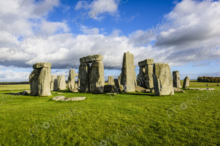 Stonehenge, prehistoric henge with large stones