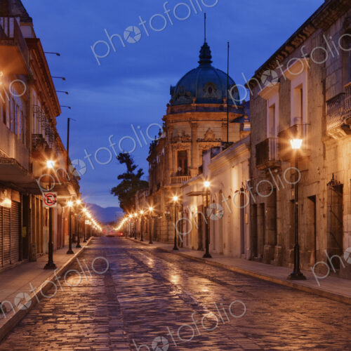 Street Lights on an Empty Street Street Lights on an Empty Street