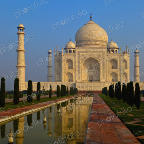Taj Mahul Under a Blue Sky